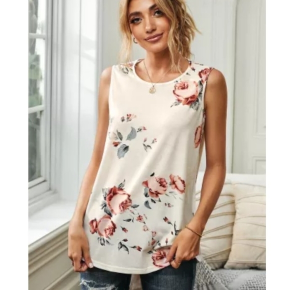 💕1 LG left 💕New boutique floral tank top - Picture 3 of 8